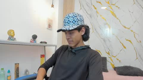 zayn_fox32 online show from April 10, 7:21 pm