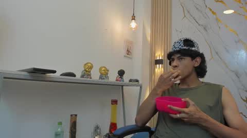 zayn_fox32 online show from March 22, 7:19 pm