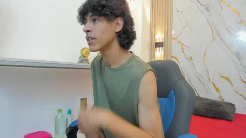 zayn_fox32 online show from April 12, 7:26 pm