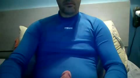 Snapshot of zeus00811 chatting on December 16, 7:04 am zeus online show from December 16, 7:04 am