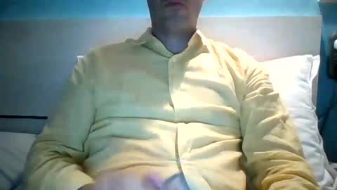 Snapshot of zeus00811 chatting on October 1, 3:32 am zeus online show from October 1, 3:32 am