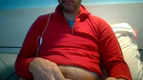 Snapshot of zeus00811 chatting on October 24, 10:33 pm zeus online show from October 24, 10:33 pm