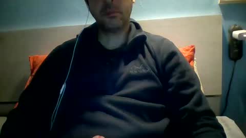 Snapshot of zeus00811 chatting on December 11, 5:22 am zeus online show from December 11, 5:22 am