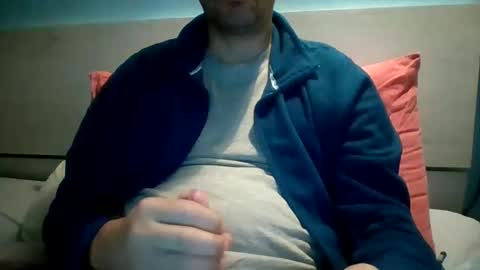 Snapshot of zeus00811 chatting on December 4, 8:12 am zeus online show from December 4, 8:12 am