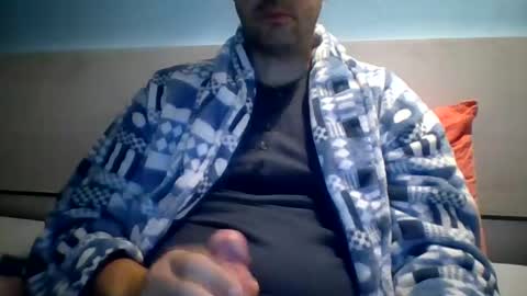 Snapshot of zeus00811 chatting on December 5, 6:43 am zeus online show from December 5, 6:43 am