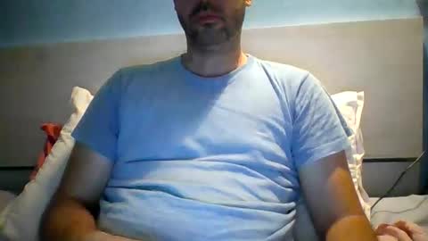 Snapshot of zeus00811 chatting on October 10, 3:44 am zeus online show from October 10, 3:44 am