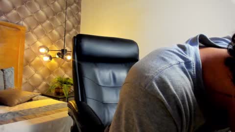 Snapshot of zeusjeff chatting on January 7, 8:26 am zeus online show from January 7, 8:26 am