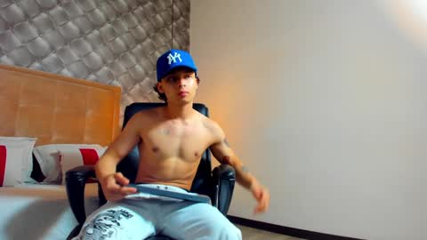 Snapshot of zeusjeff chatting on January 8, 8:39 pm zeus online show from January 8, 8:39 pm