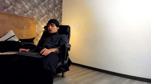 Snapshot of zeusjeff chatting on December 23, 5:22 pm zeus online show from December 23, 5:22 pm