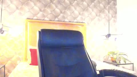 Snapshot of zeusjeff chatting on January 24, 11:37 am zeus online show from January 24, 11:37 am