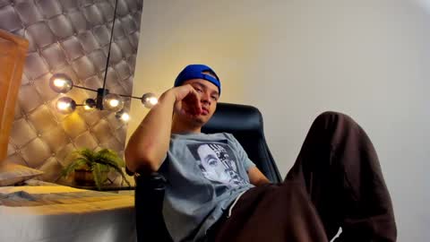 Snapshot of zeusjeff chatting on January 6, 5:49 pm zeus online show from January 6, 5:49 pm