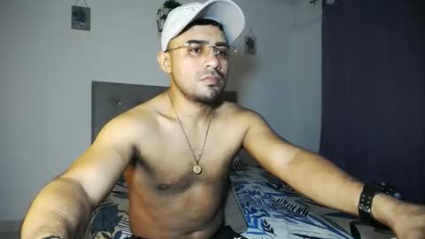 zeussexyhot online show from May 28, 6:11 am