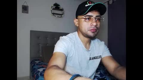 zeussexyhot online show from May 18, 5:02 am