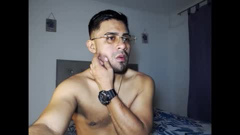 zeussexyhot online show from May 20, 5:47 am
