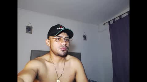 zeussexyhot online show from May 19, 5:02 am