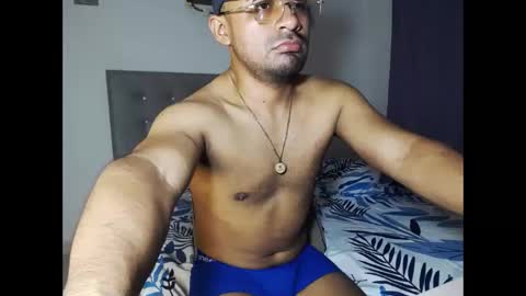 zeussexyhot online show from May 23, 6:52 am