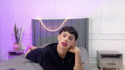 zeyn_smith online show from May 19, 12:11 pm