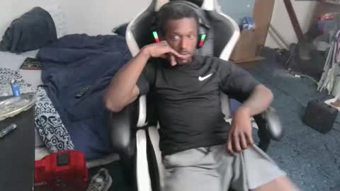 zoneingout online show from March 3, 4:20 am