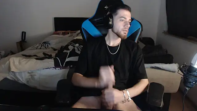 AlbanerYaro45 online show from December 23, 4:17 pm