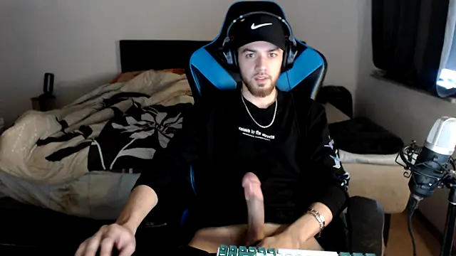 AlbanerYaro45 online show from December 25, 12:58 pm