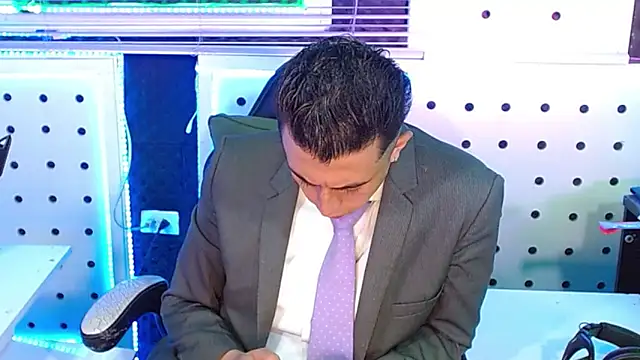 Darko0717 online show from December 16, 12:56 pm