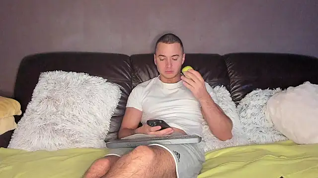 paulblack21 online show from November 1, 9:41 pm