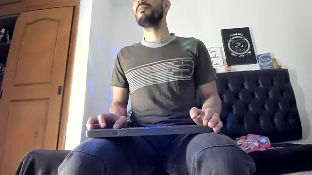 JohanyLatino online show from January 14, 1:04 am