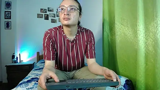 monkeywillwhite online show from November 9, 12:03 am