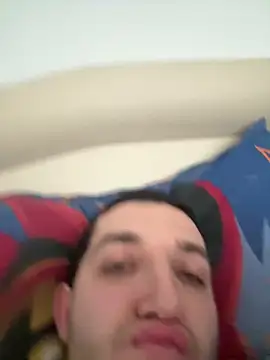 Snapshot of strange6696 chatting on March 5, 1:28 pm strange6696 online show from March 5, 1:28 pm