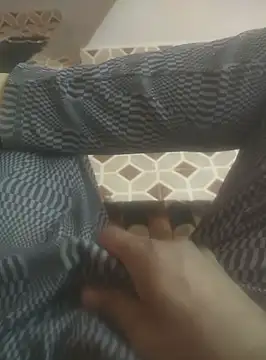 Snapshot of deshifuckers chatting on January 24, 2:49 am deshifuckers online show from January 24, 2:49 am