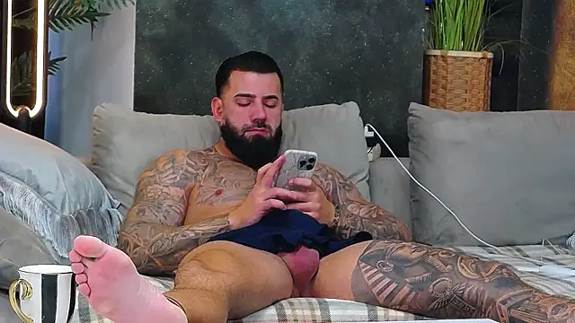 masterkingofmusclee online show from November 4, 8:15 am