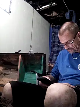 deepstroker42071 online show from October 5, 9:52 pm