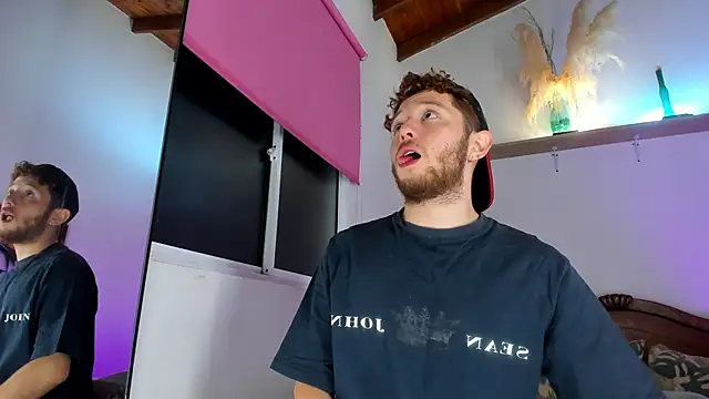 Snapshot of Juan_Castano chatting on October 16, 6:21 am Juan Castano online show from October 16, 6:21 am