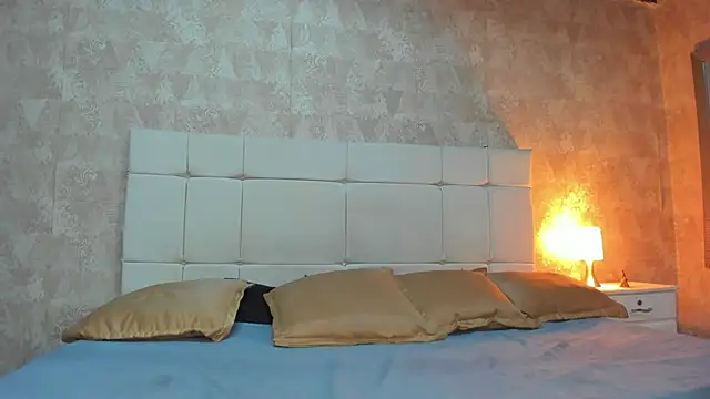 angelcortes online show from November 19, 1:11 pm