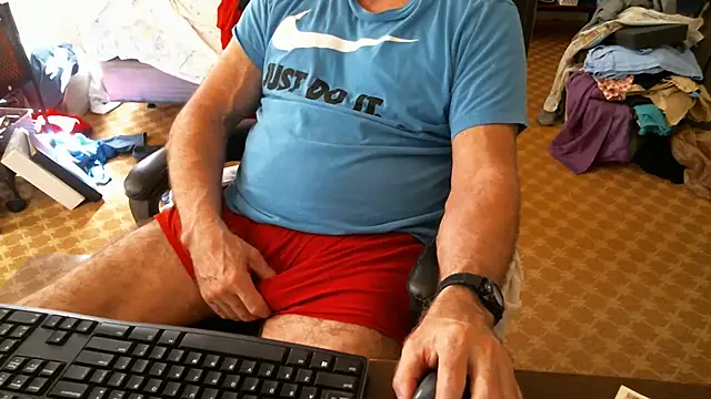 Snapshot of matureboomer chatting on October 16, 6:27 pm matureboomer online show from October 16, 6:27 pm