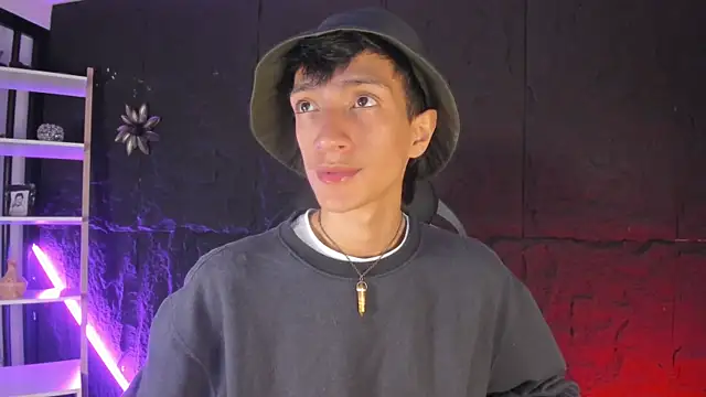 DereckCooperr online show from February 12, 11:33 pm