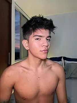 santiago 01 online show from December 13, 10:55 pm