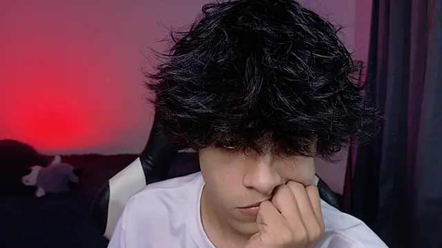 Alan26  online show from April 18, 1:29 am