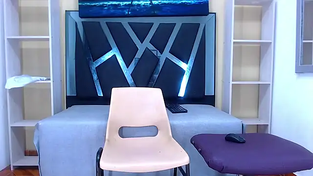 mailo bronw online show from December 24, 2:44 pm