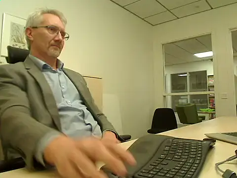 tom-swede online show from January 7, 4:01 pm