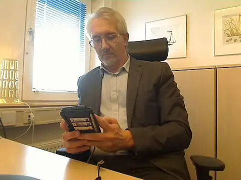 tom-swede online show from April 2, 12:46 pm