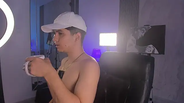 Brat  online show from April 20, 9:39 pm