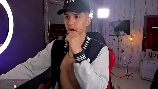 Brat  online show from March 4, 7:54 pm