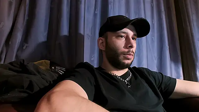 Snapshot of henryaxe chatting on December 10, 11:00 pm henryaxe online show from December 10, 11:00 pm