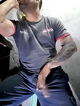 hecwil8 online show from November 20, 7:45 pm