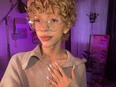 lyamthommpson online show from March 25, 7:29 pm