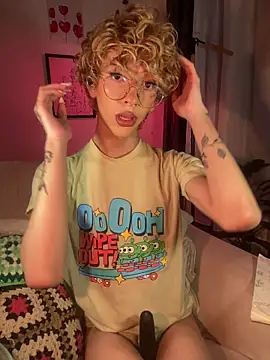 lyamthommpson online show from April 15, 2:44 am