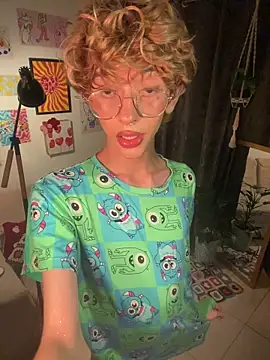 lyamthommpson online show from February 8, 3:01 am