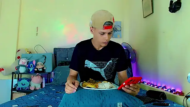 Liamscott  online show from March 26, 9:08 pm