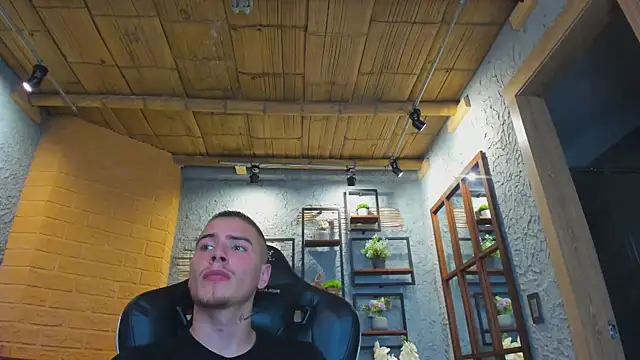 Snapshot of JordanThompson_ chatting on March 20, 9:13 pm JordanThompson online show from March 20, 9:13 pm